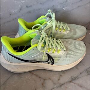 Nike Women's Athletic Shoes - Light Green and Neon Yellow